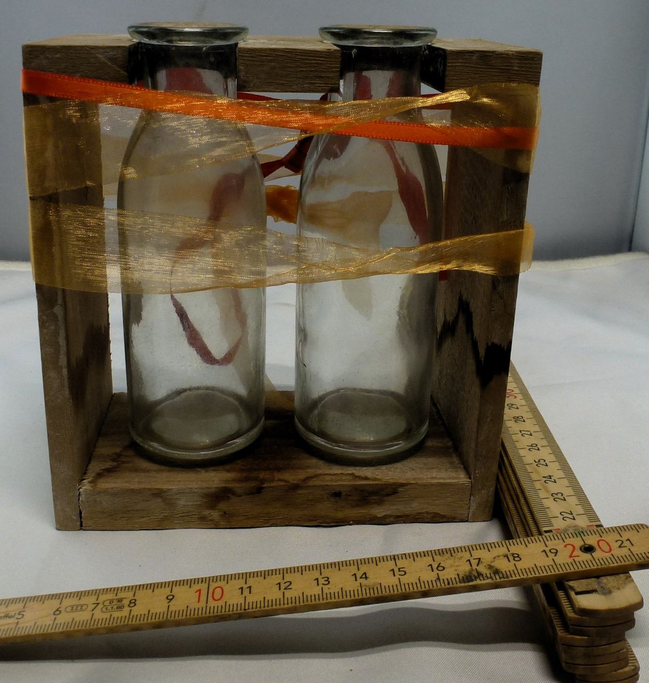 Tutte le decorazioni: Holzgestell mit 2 Fläschchen – Usato da Murgenthal venduto da B.StM