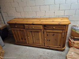 Sideboard aus Kiefernholz massiv mit drei Schubladen gebr...