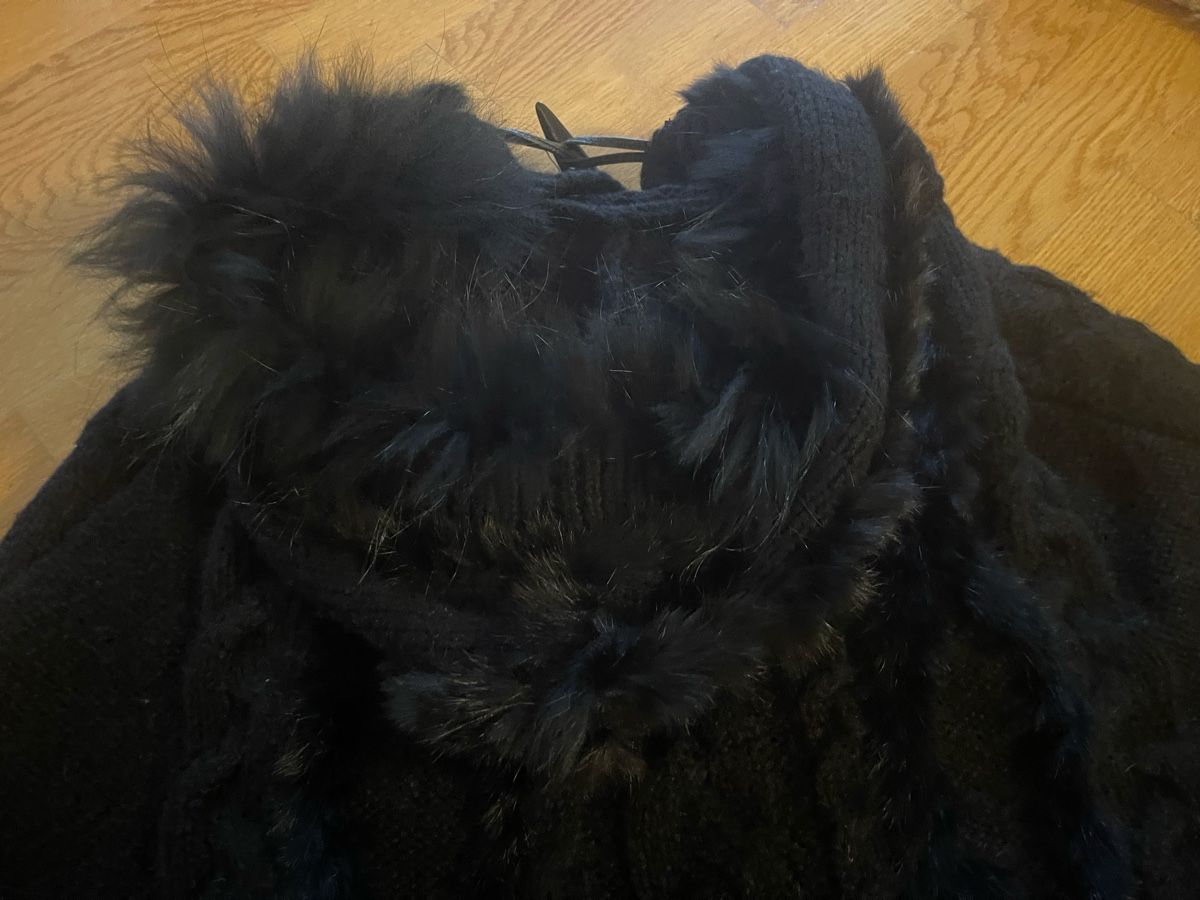 Sonstige Damenmode: Poncho Leonardo Strick Cape Schwarz Gr. S mit Echtpelz – Gebraucht aus Rüschlikon von leo_mwz2 1