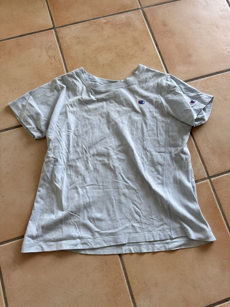Champion T-shirt: t-shirt bleu clair Champion – Nuovo (secondo la descrizione) da Lonay venduto da nei_79jc