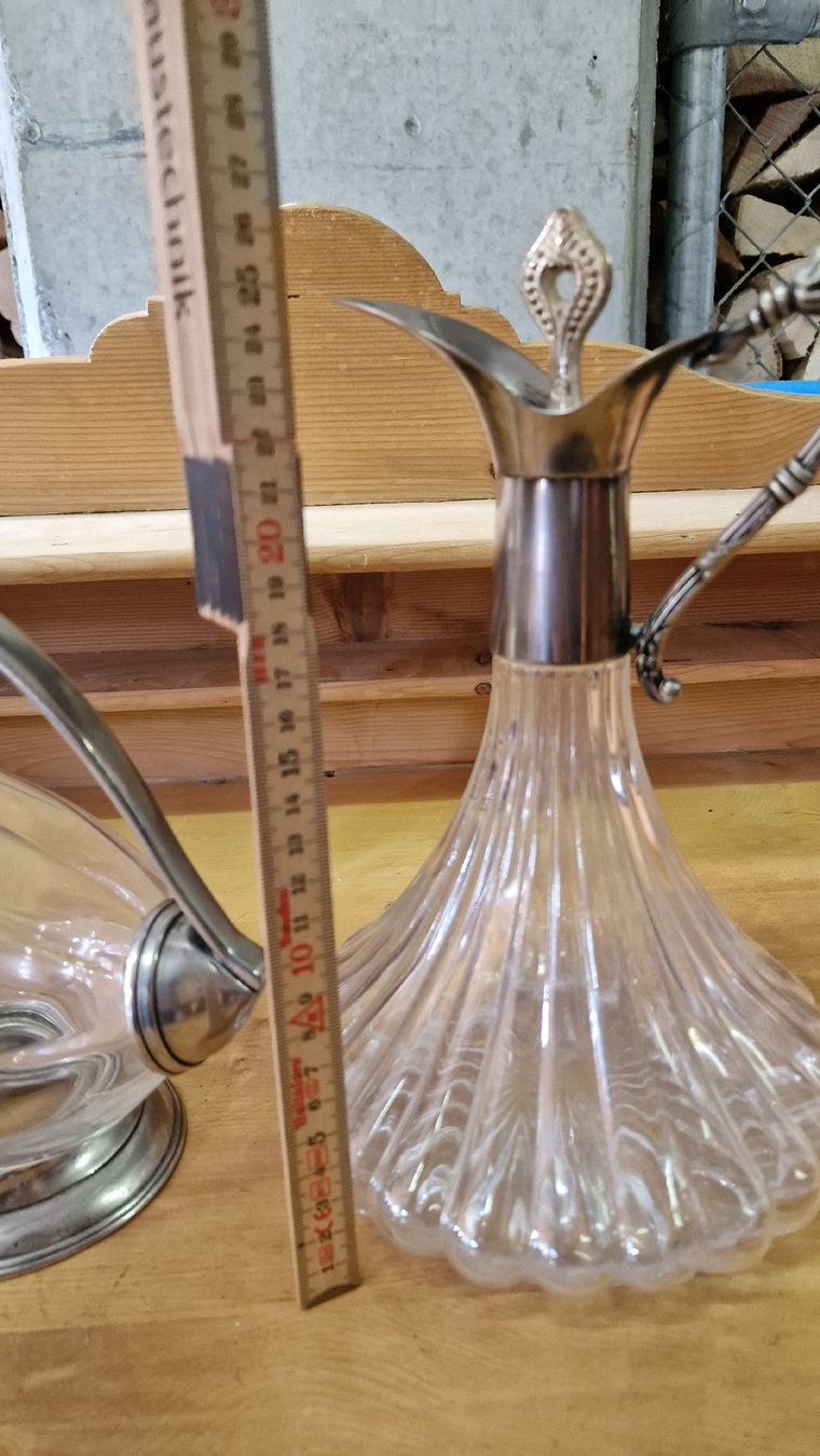Carafes: Karaffe mit Zinnfuss 2 Stueck gebraucht – D'occasion à Herisau par Antiques.AR 1