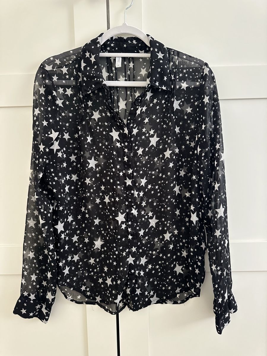 Only Blusen: Bluse mit Sternenprint – Gebraucht aus Zürich von tmarina