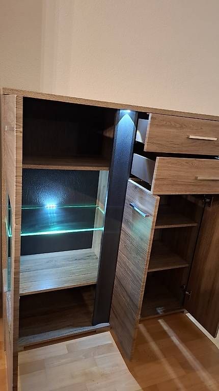 Cassettiere: Modernes Sideboard / Vitrine in Holzoptik – Usato da Wädenswil venduto da cel_zt5w 3