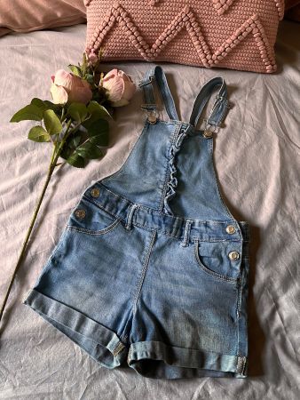 Gorgeous denim dungaress shorts - size 122