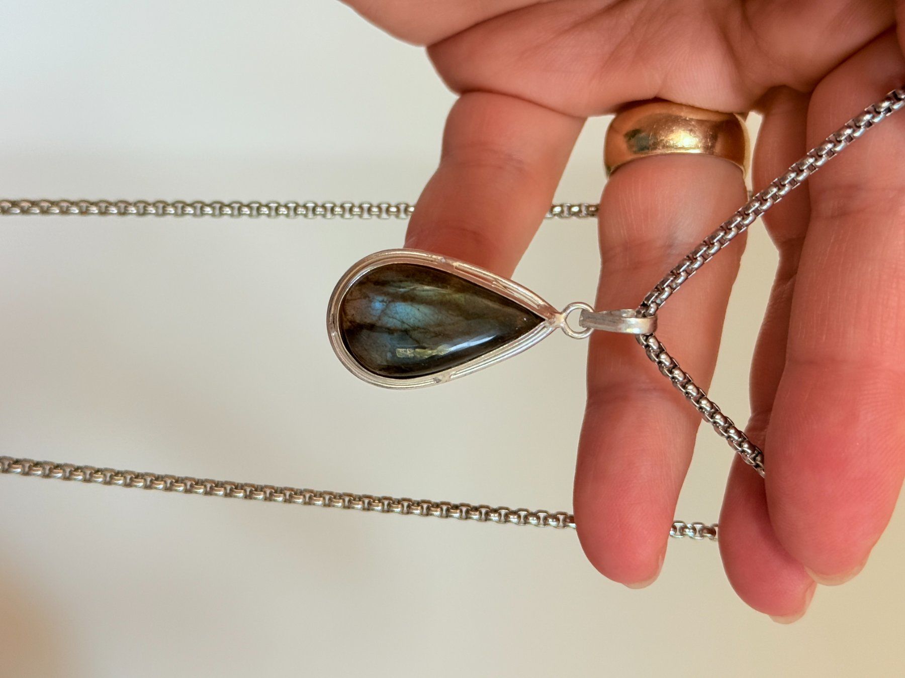 Catenine: Pendentif Labradorite forme goutte neuf – Nuovo e nell'imballaggio originale da Genève venduto da AGBERG 6