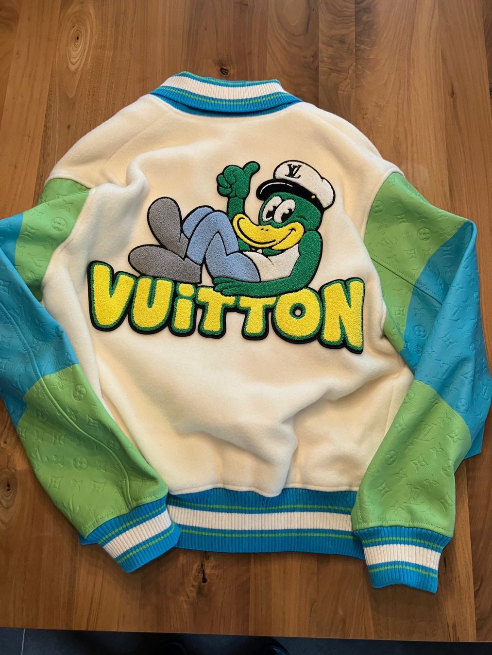 Louis Vuitton Jacken: Louis Vuitton Monogram AS Rainbow Playground Varsity – Neu und originalverpackt aus Zäziwil von Bewy1 2