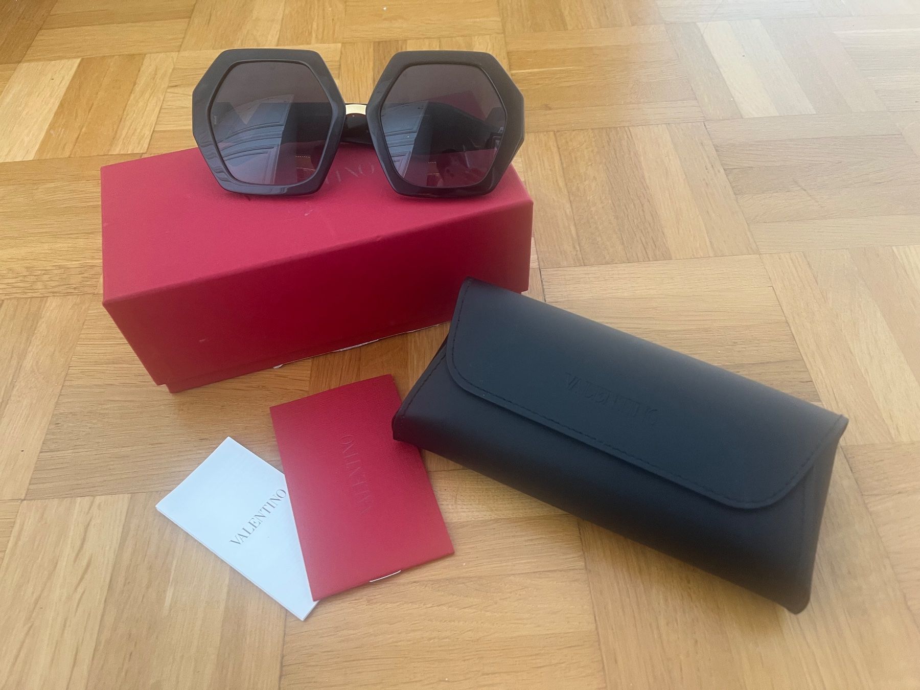 Valentino Occhiali & Lenti: VALENTINO Sonnenbrille – Usato da Zürich venduto da sellinderella 2
