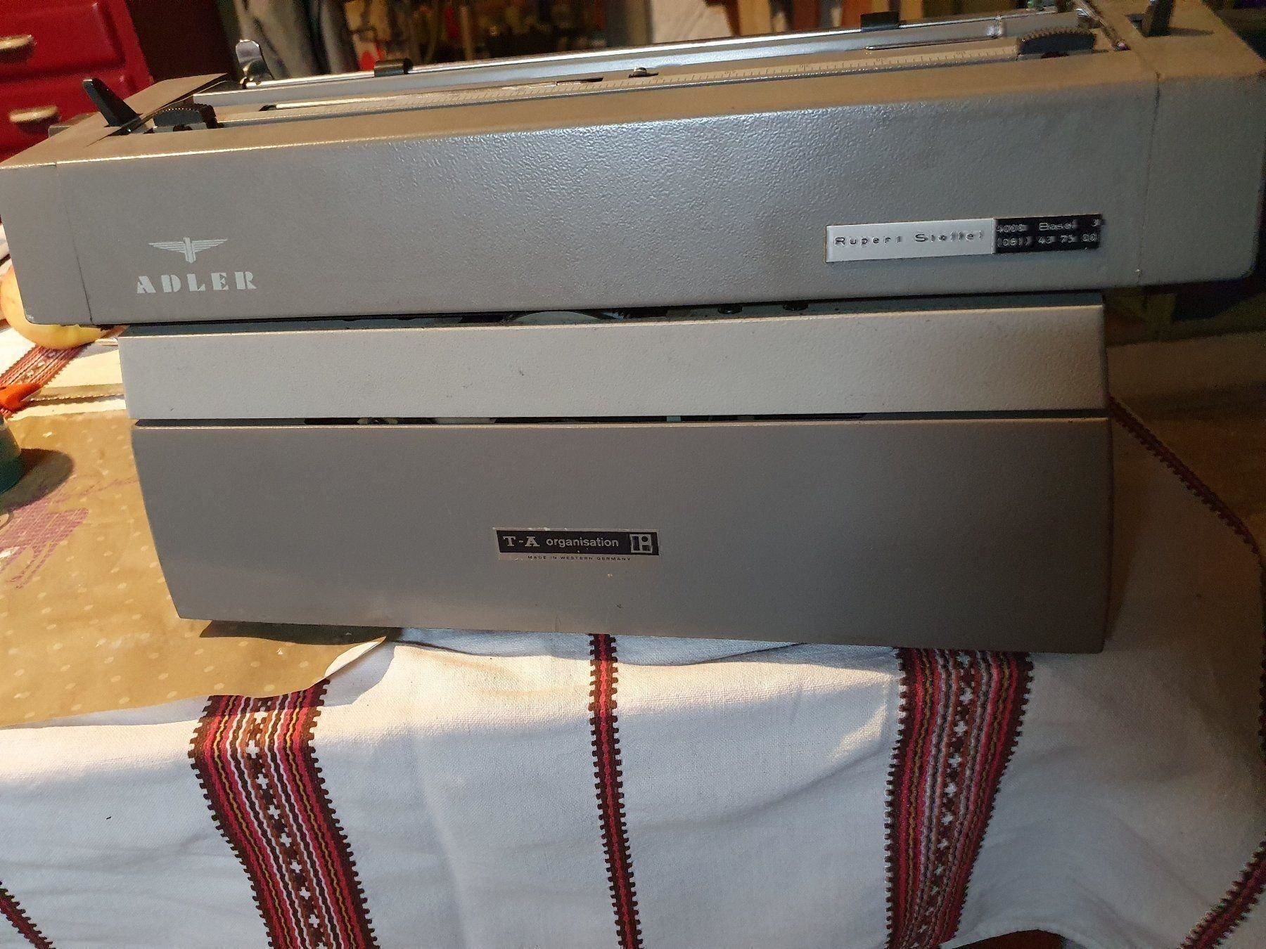 Adler Macchine da scrivere: Schreibmaschine ADLER Universal 200 – Usato da Aesch BL venduto da Sommer755 1