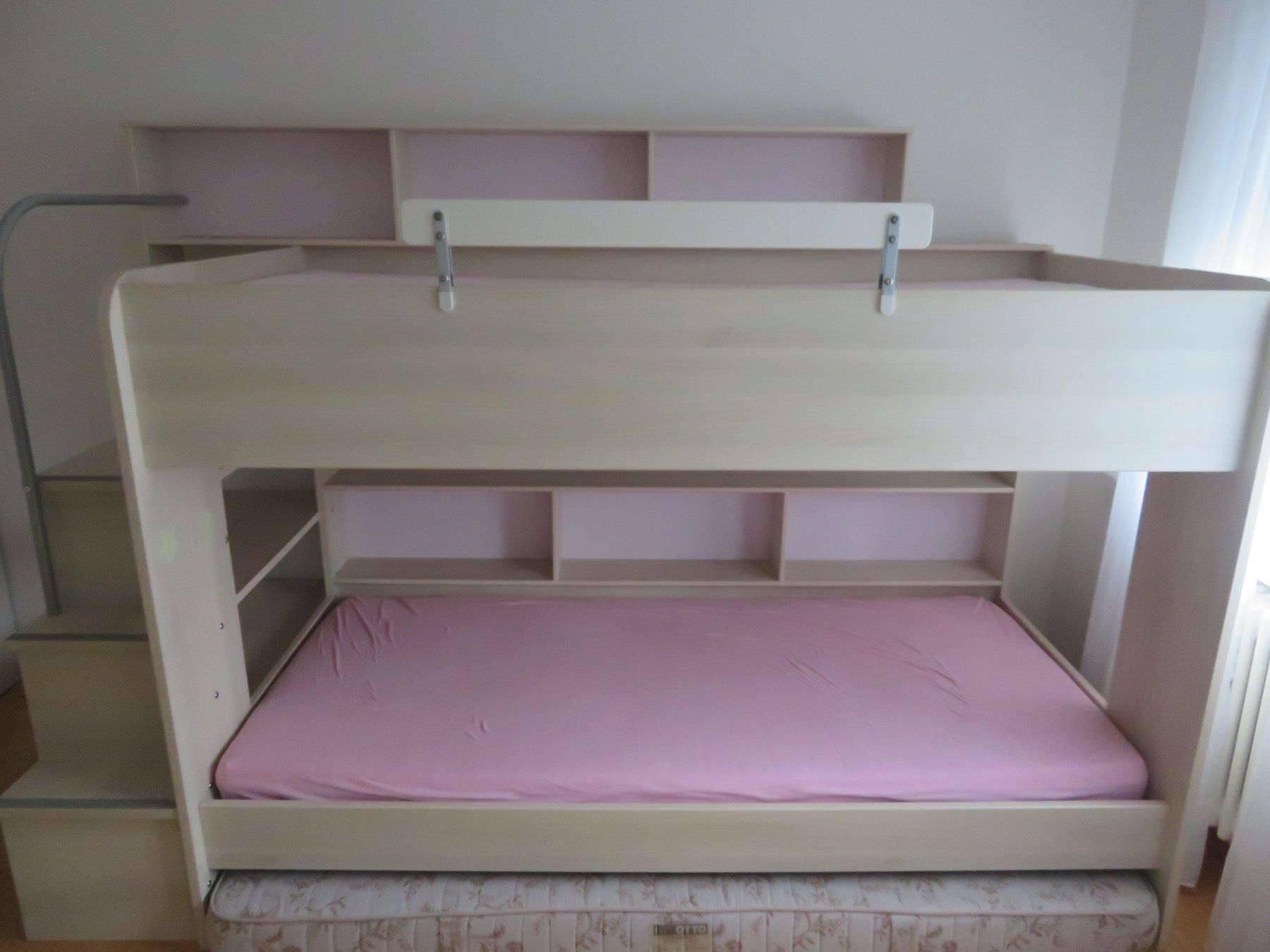 Lits: Kinderhochbett mit Treppe – D'occasion à Weinfelden par aero900