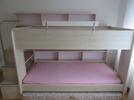 Kinderhochbett mit Treppe