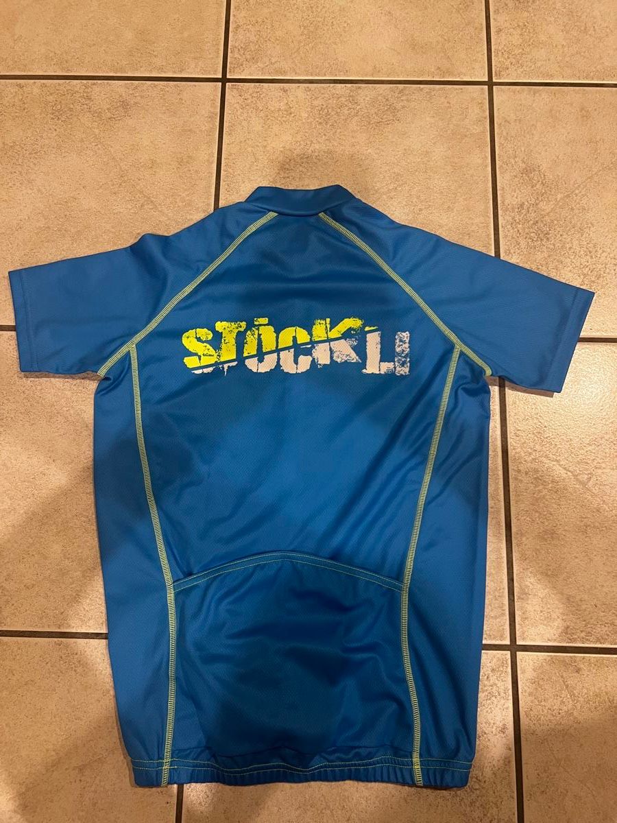 Lots de vêtements: Radbekleidung Set – D'occasion à Veltheim AG par viome 5