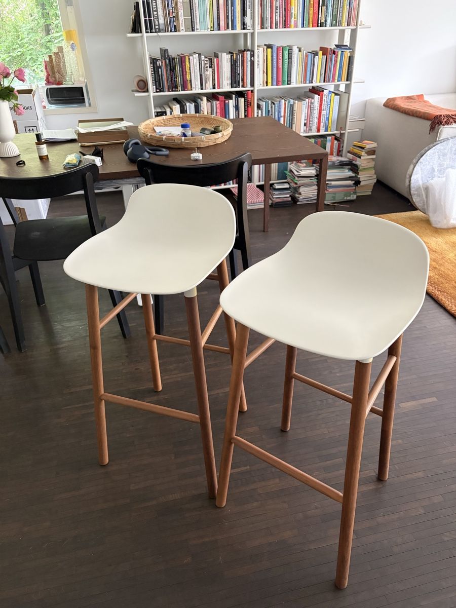 Normann Copenhagen Sgabelli: Normann Copenhagen Form Bar Stools - Pair in Great Shape! – Usato da Zürich venduto da wut_25df