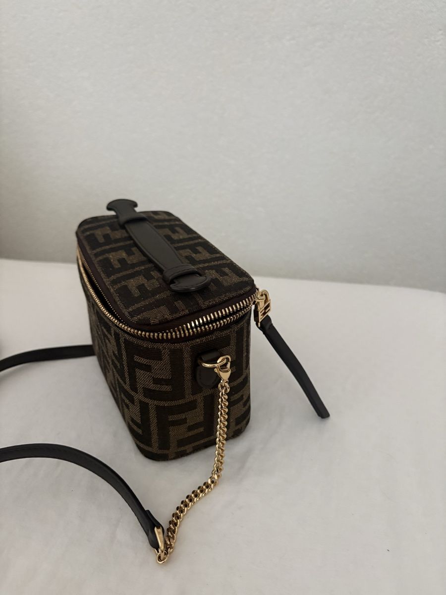 Fendi Sacs femmes: Fendy vanity – D'occasion à Yvonand par mch_xfz8 2