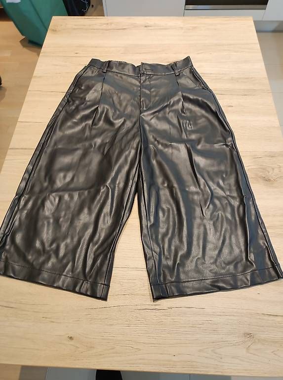 Pantaloni: Pantalon skai noir / semili – Usato da Bellevue venduto da xuxana 3