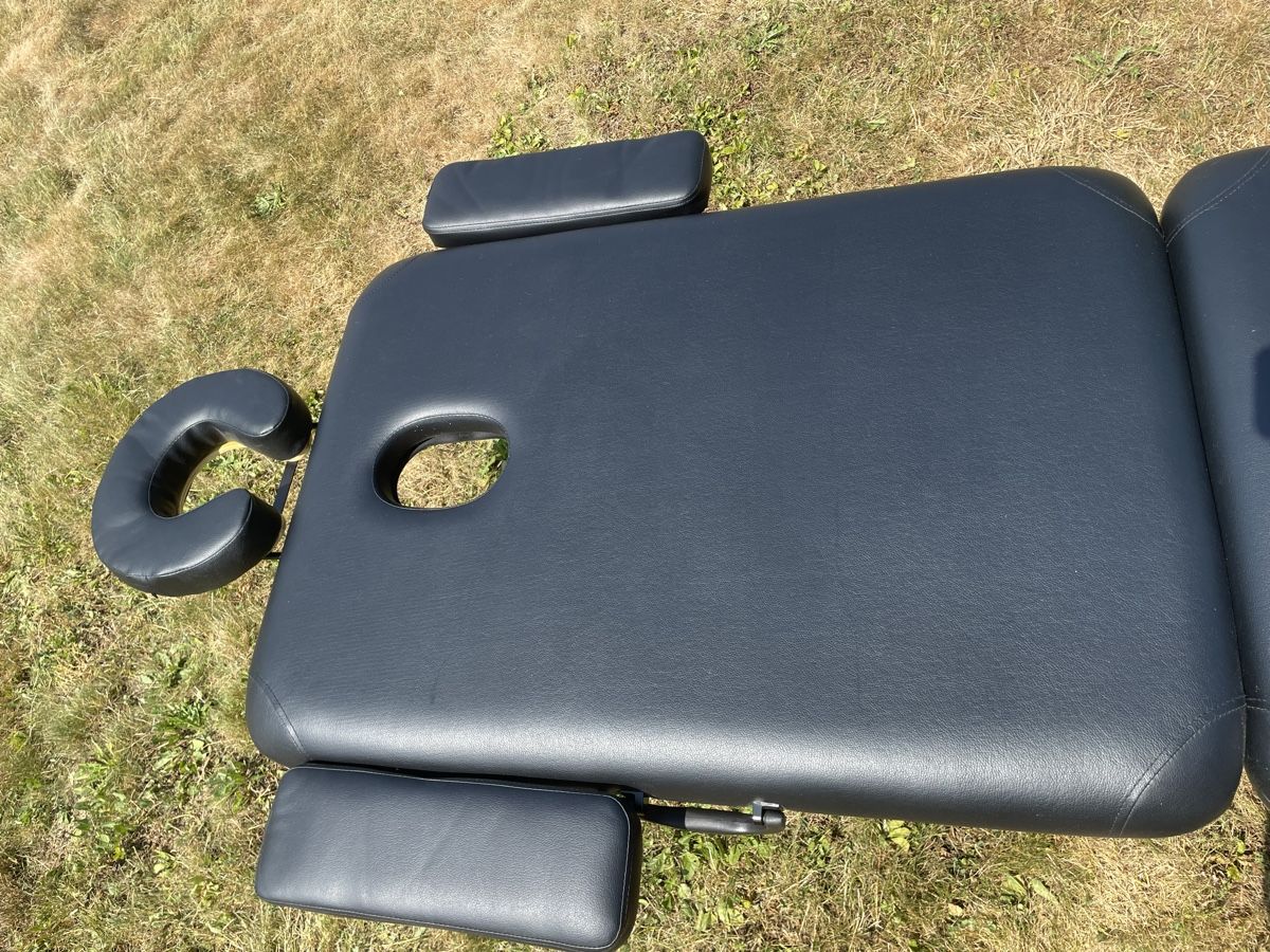 Lettini & sedie per cosmetici: Massage table black portable with face cradle armrests – Usato da Ittigen venduto da Tanuschka01 1