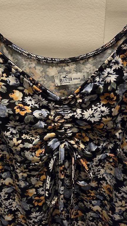 Hollister Kleider: Hollister Blumenkleid, S/36 – Gebraucht aus Bern von nigq 2
