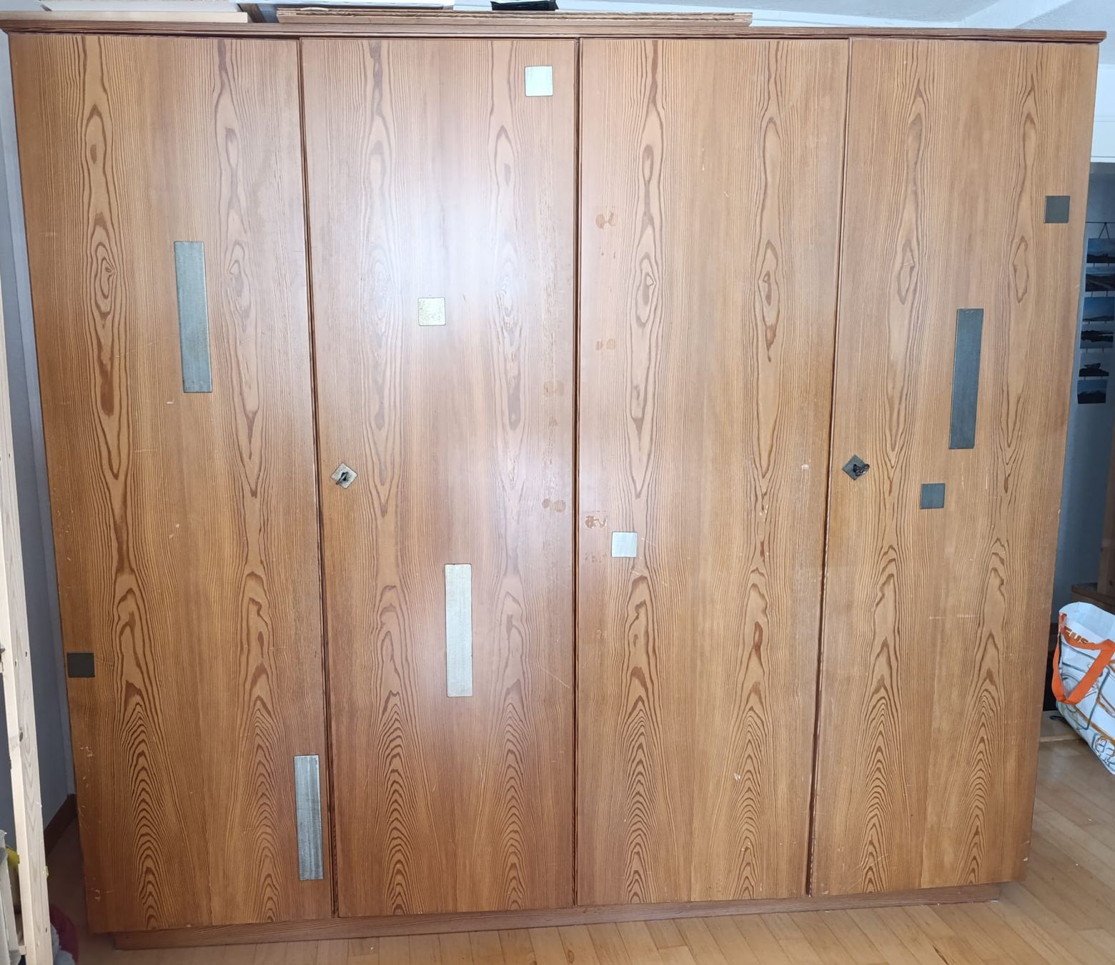 Armadi: Kleiderschrank Holz – Usato da Glarus venduto da i96_wnb9