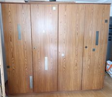 Kleiderschrank Holz