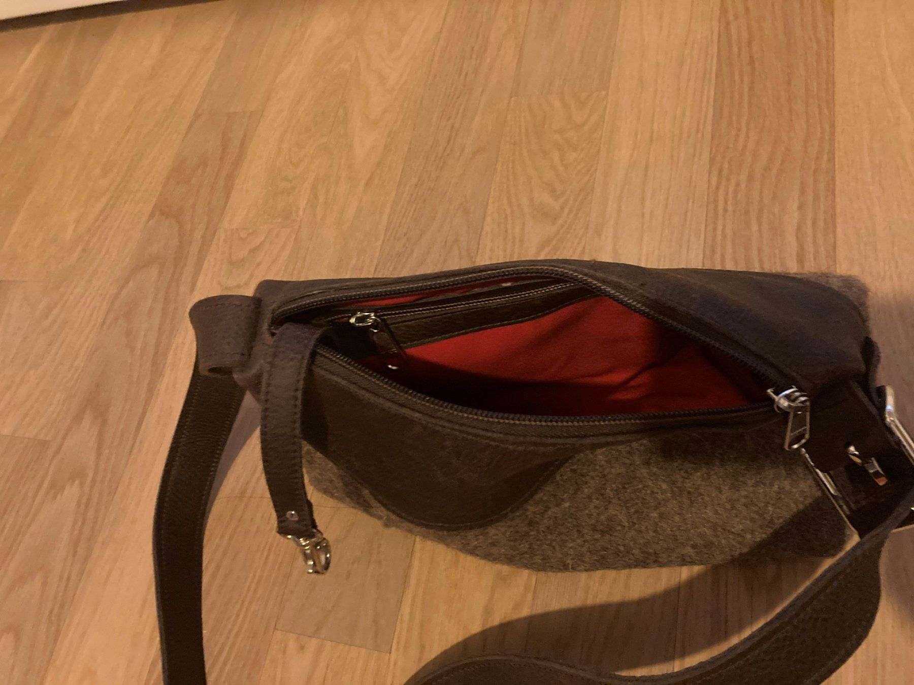 Swiss Taschen: Handtasche Karlen Swiss – Neu (gemäss Beschreibung) aus Andelfingen von bolino 2