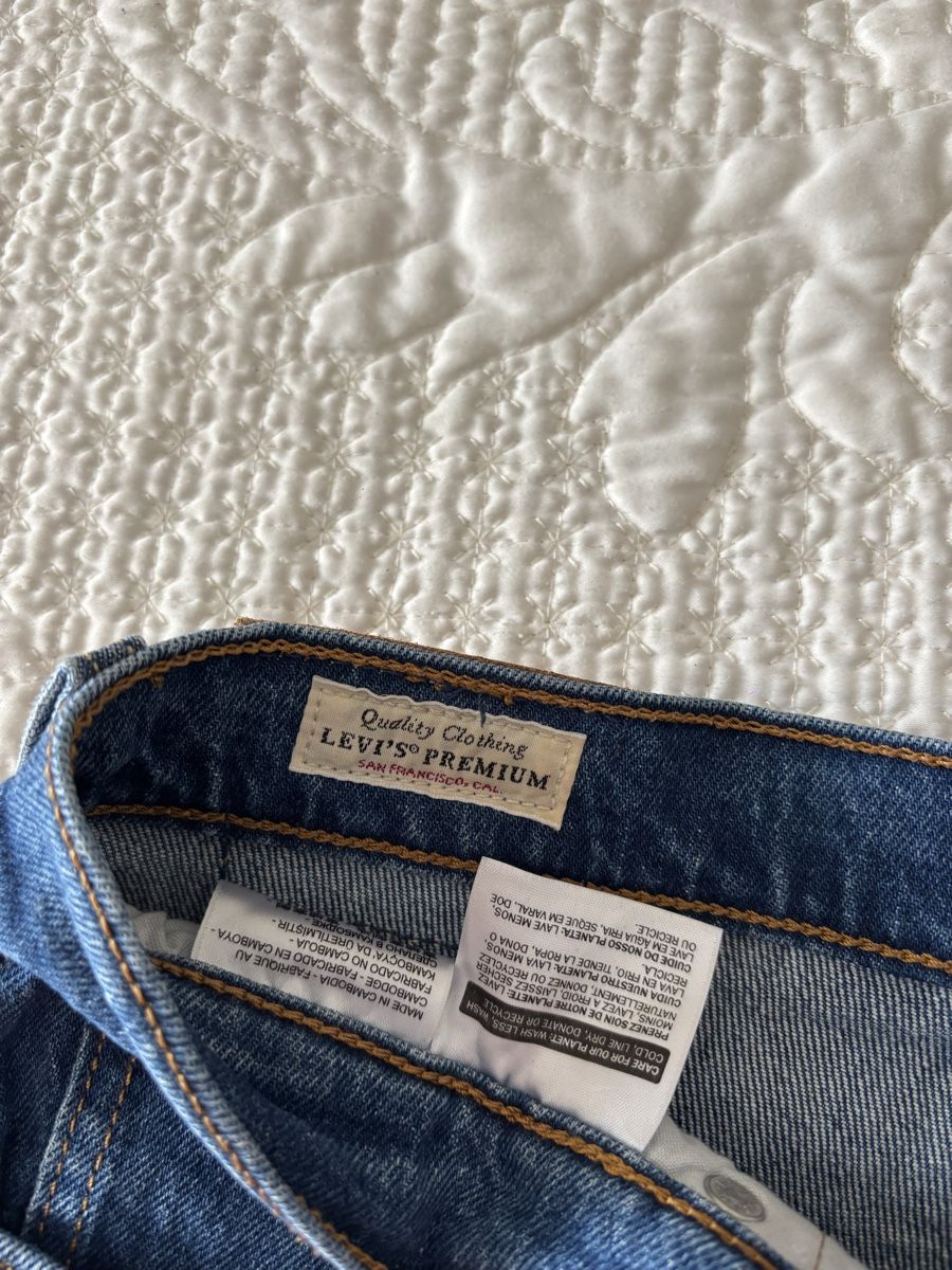 Levi's Jeans: Levis Damen Shorts - Grösse 27 - Neu – Nuovo (secondo la descrizione) da Zug venduto da alex___4 3