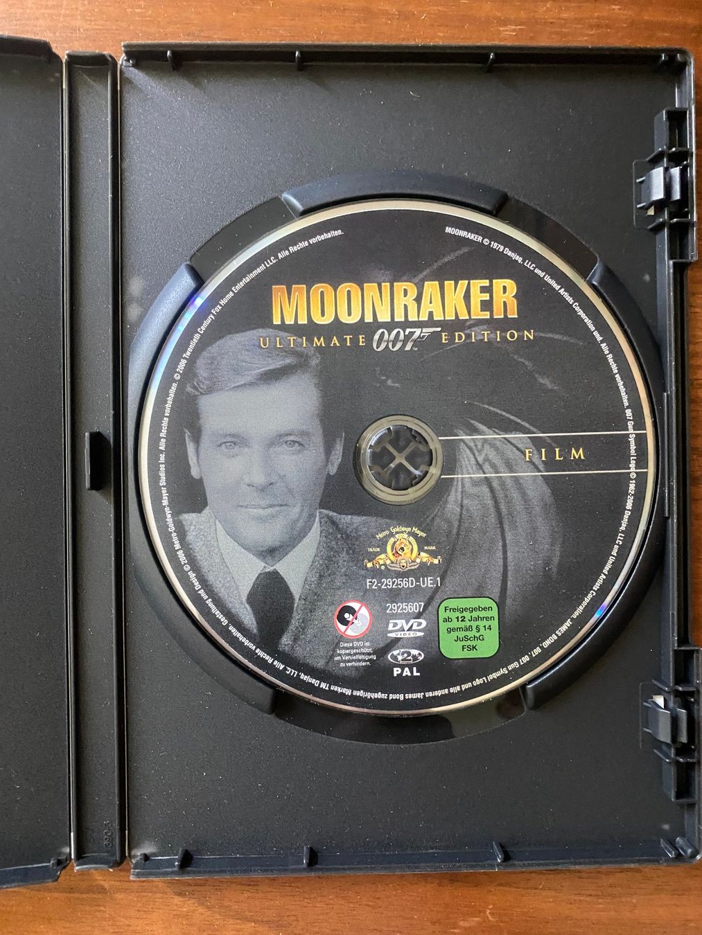 Alle DVDs: James Bond 9 DVD's (1x2) 443 – Gebraucht aus Stäfa von elcondor245 3