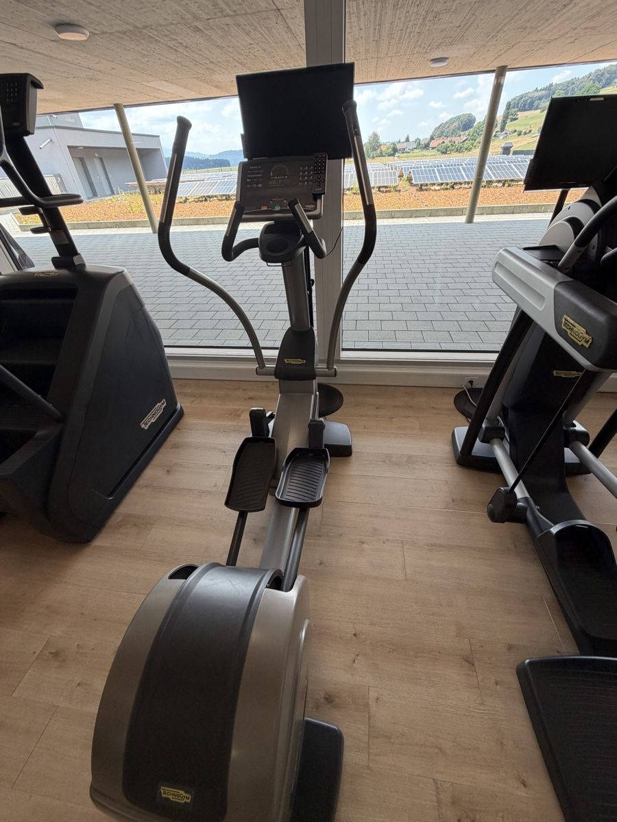 Technogym Vélos d'appartement: Technogym Crosstrainer  – D'occasion à Konolfingen par moser578 2