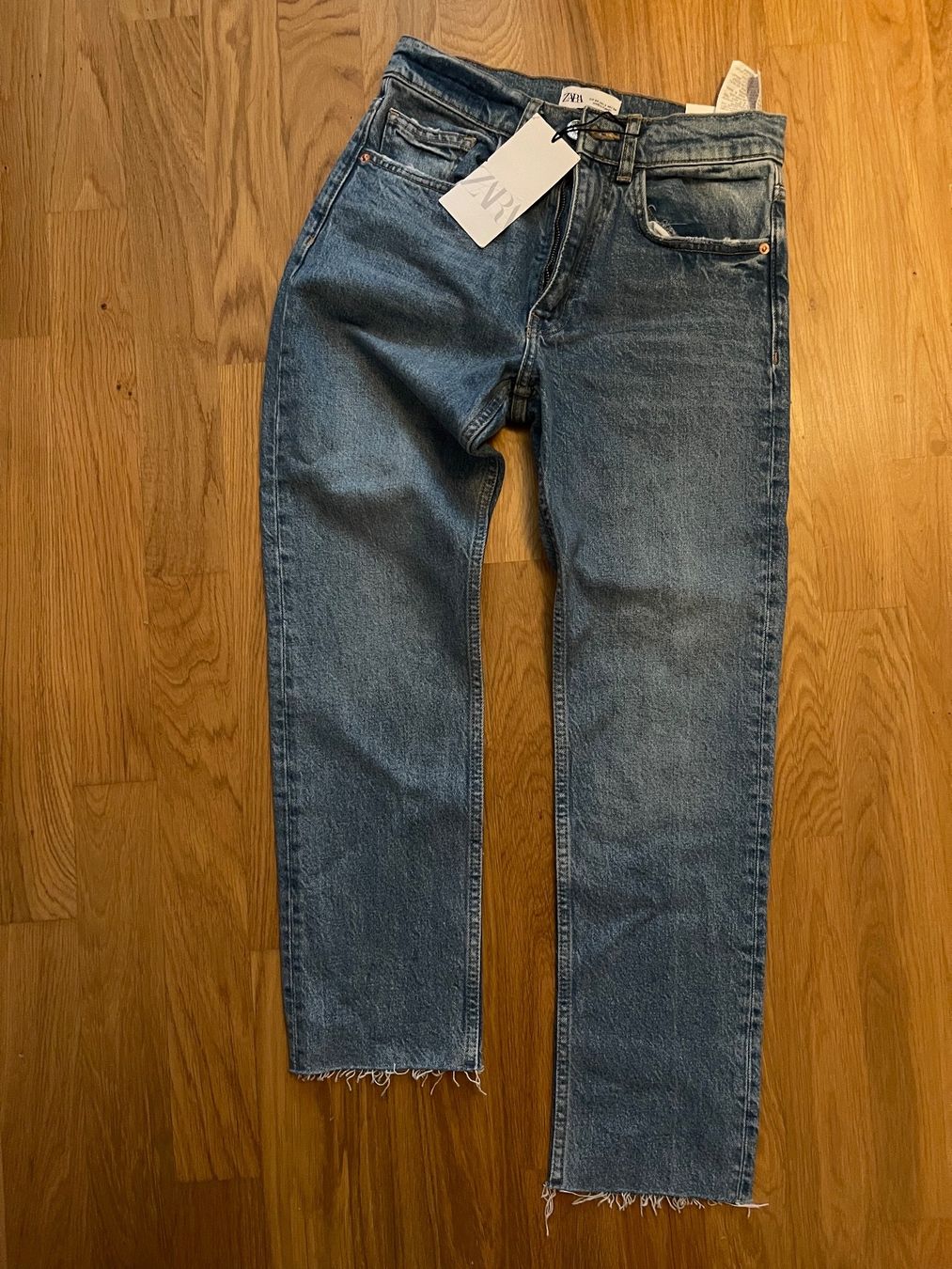 Zara Jeans: ZARA Jeans, Gr. 34 – Nuovo (secondo la descrizione) da Dübendorf venduto da liism