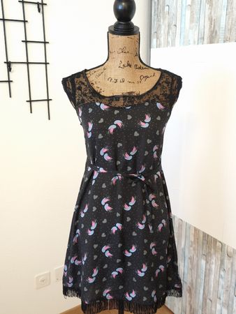 Kleid Yumi Vogelherz Print Schwarz Spitze Grösse S