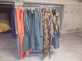 Lot Ancien de Matériel Militaire Suisse et Vélos Anglais