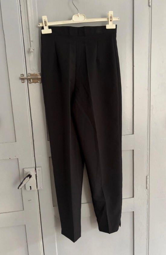 Pantaloni: pantalon cigarette taille haute noir – Usato da Lausanne venduto da emm_sc77 7