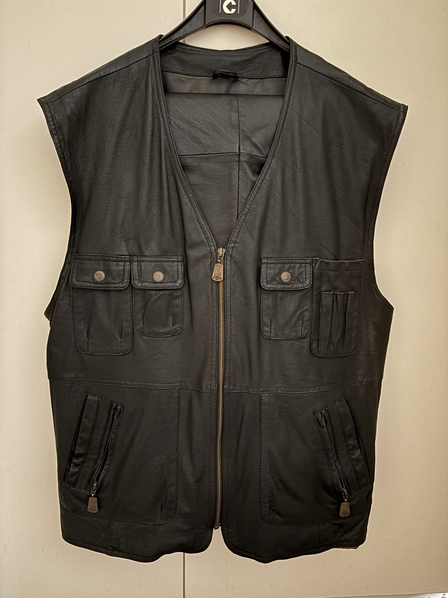 Gilets: Leder Weste schwarz Grösse 52 – D'occasion à Bellach par Legdance