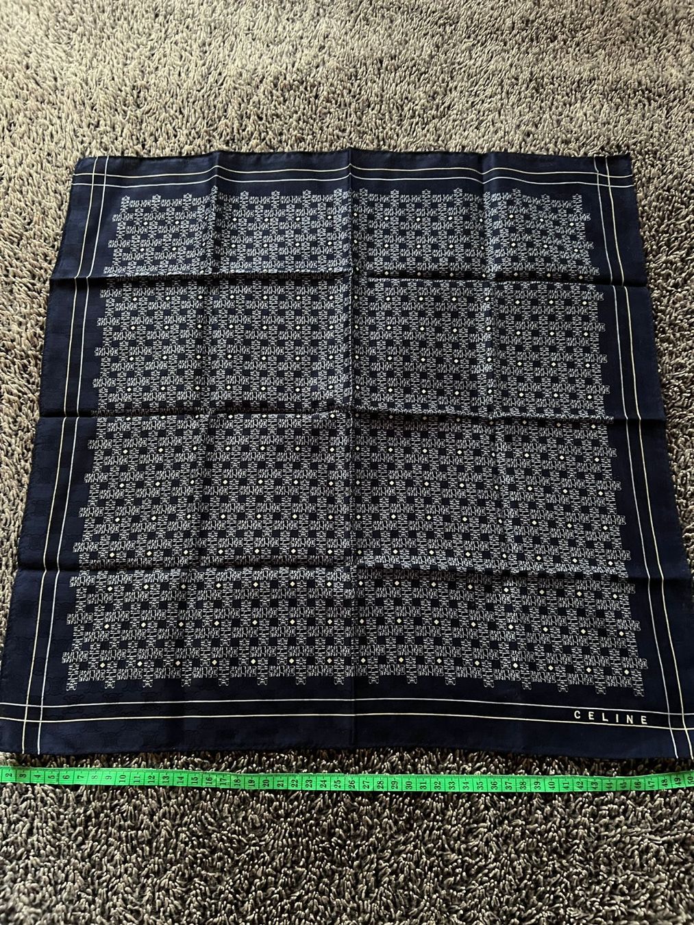 Celine Foulard & Sciarpe: Céline – Vintage Monogram Baumwolltuch – Nuovo (secondo la descrizione) da Winterthur venduto da Dejv 3