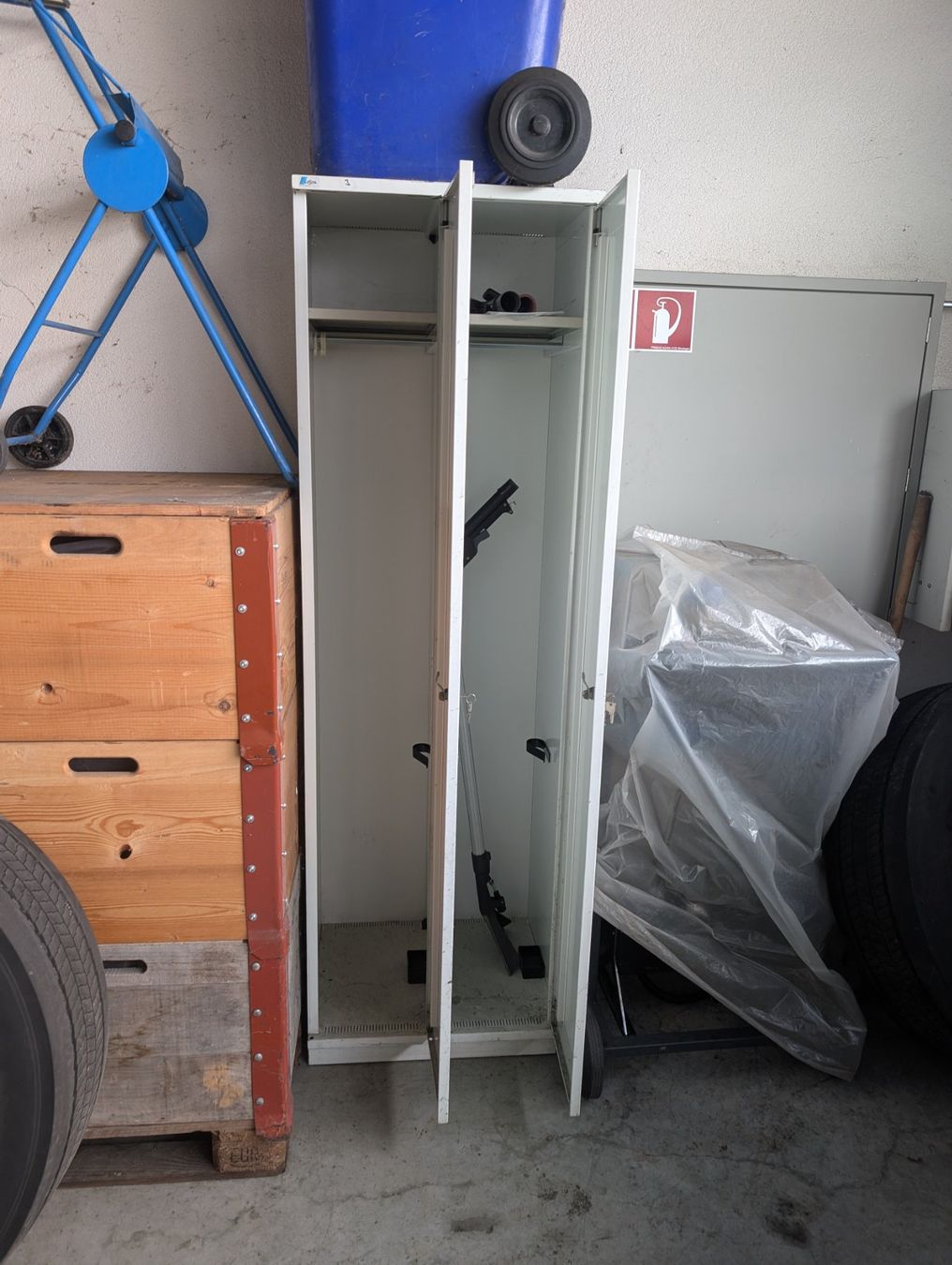 Lista Guardaroba: Lista Garderobenschrank – Usato da Bazenheid venduto da tschortsch008 1