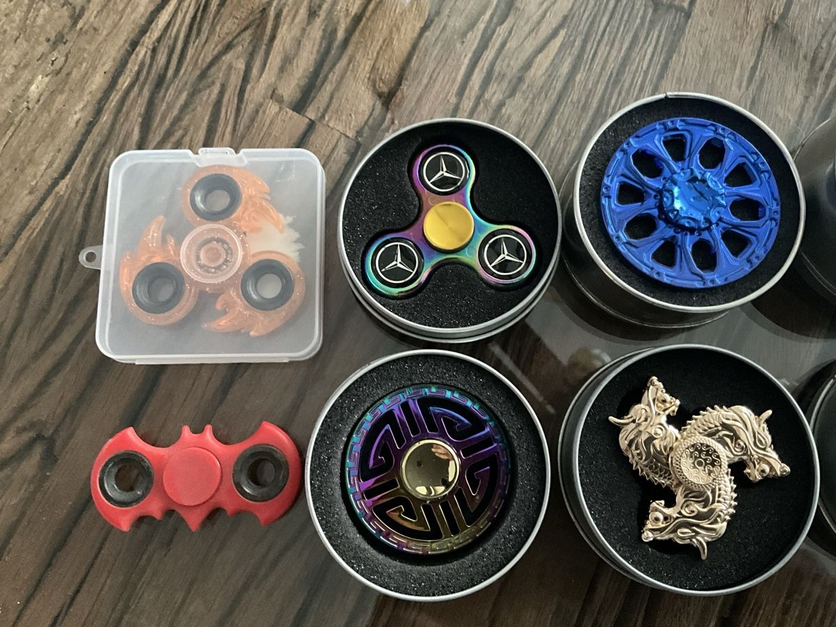 Giocattoli: 10 x Verschiedene Fighter Spinner – Usato da Oberglatt ZH venduto da Multimix 1