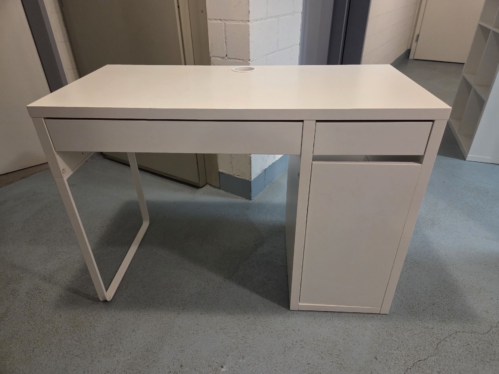 Ikea Scrivanie: IKEA Schreibtisch Micke – Usato da Hirzel venduto da IB1967