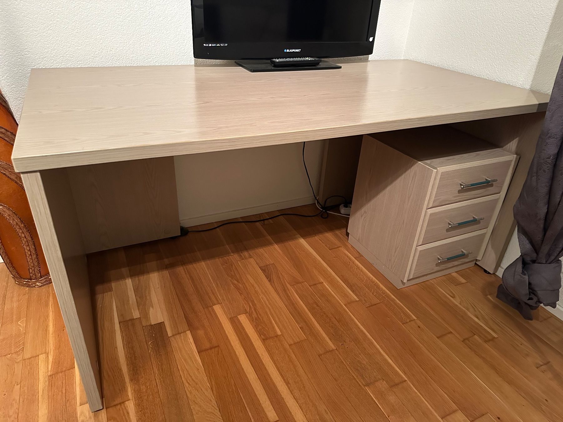Scrivanie: Schreibtisch mit Schubladen – Usato da Fislisbach venduto da David1 3