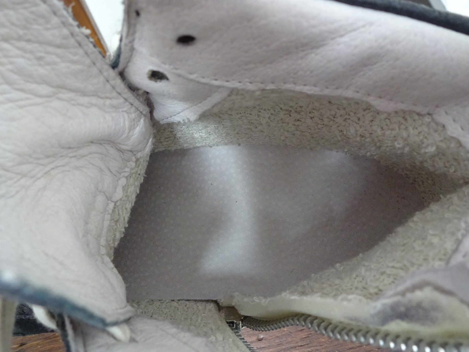 Damenschuhe: Neu Leder Sneaker Gr.40 mit Nieten – Neu und originalverpackt aus Sisseln AG von Flohmix 4
