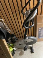 Vélo dappartement  bon état, fonctionne parfaitement
