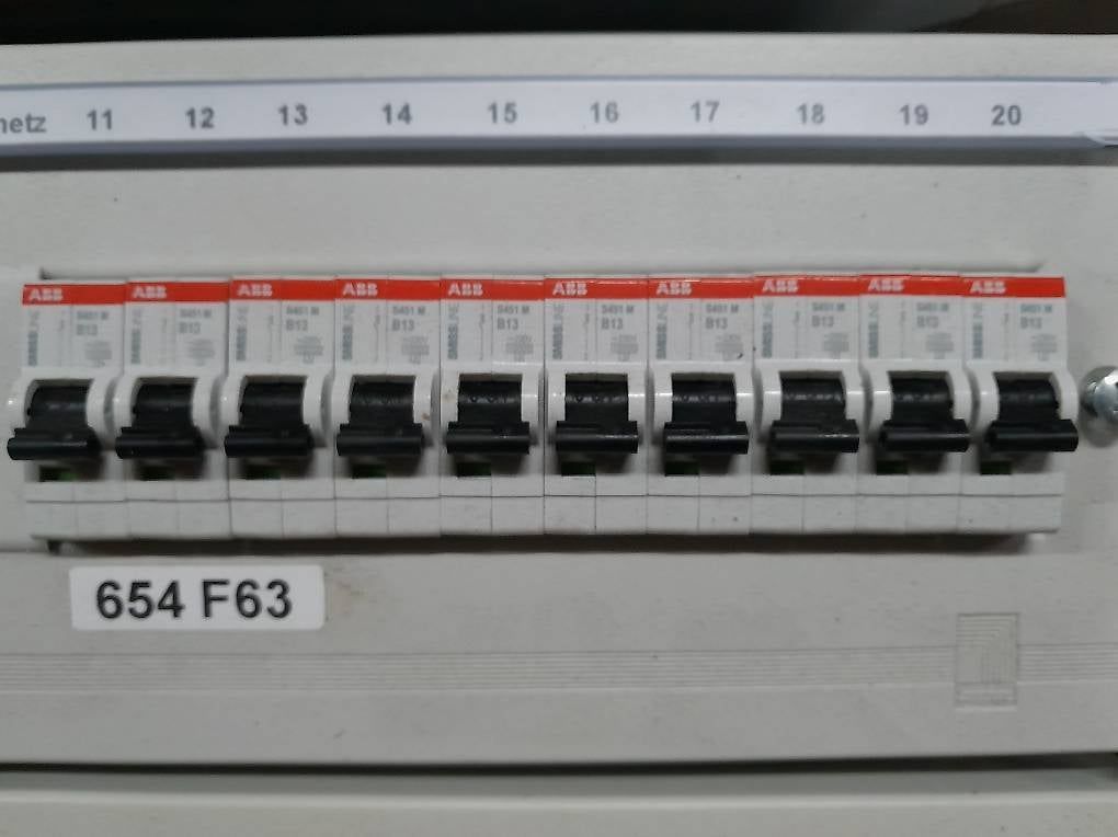Alimentazione elettrica: Rittal 19" Rack Stromverteiler – Usato da Ossingen venduto da BCM-40 3
