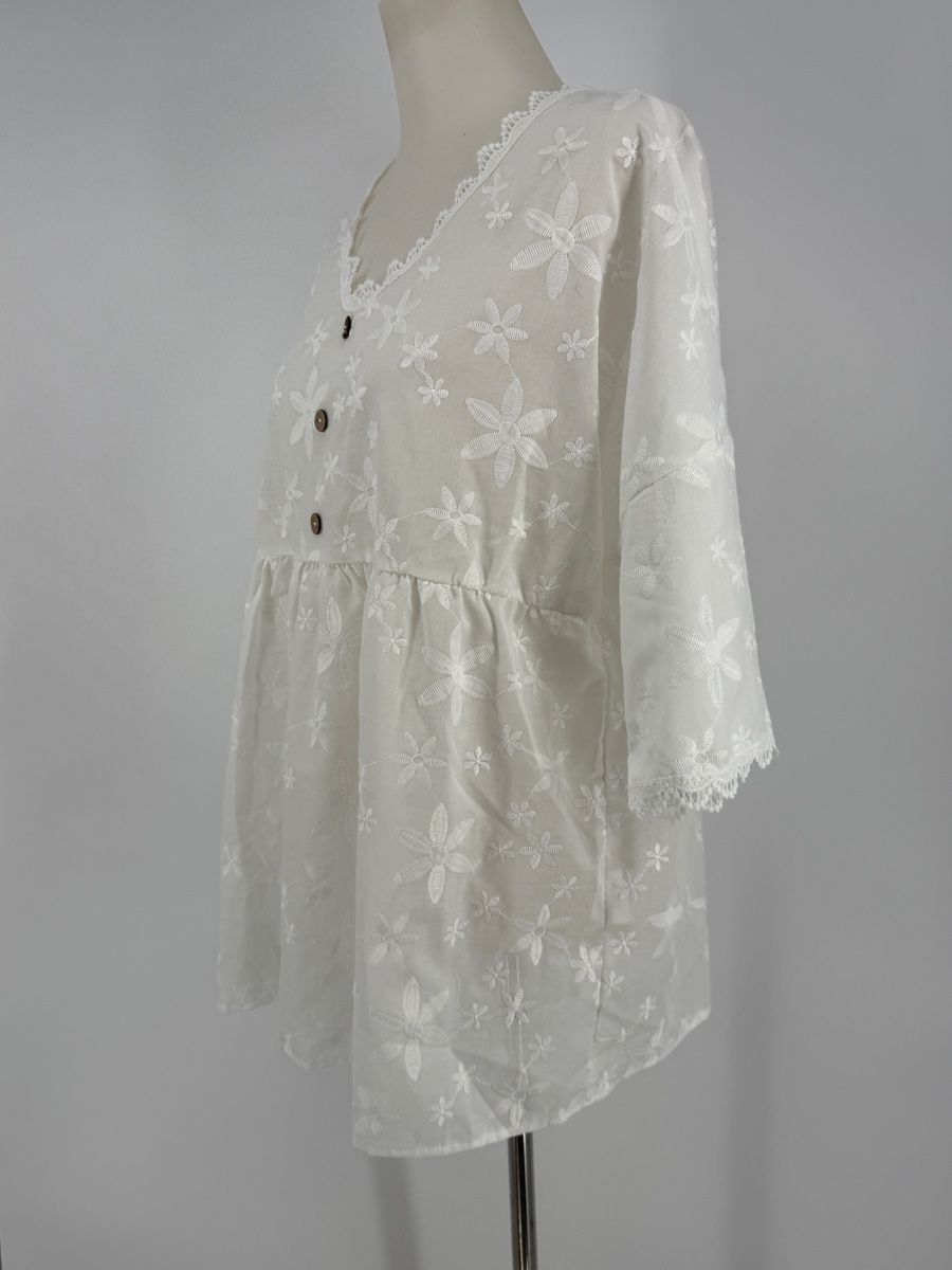 Blusen: Bluse weiss bestickt Gr. XL – Gebraucht aus Auenstein von moin. 1