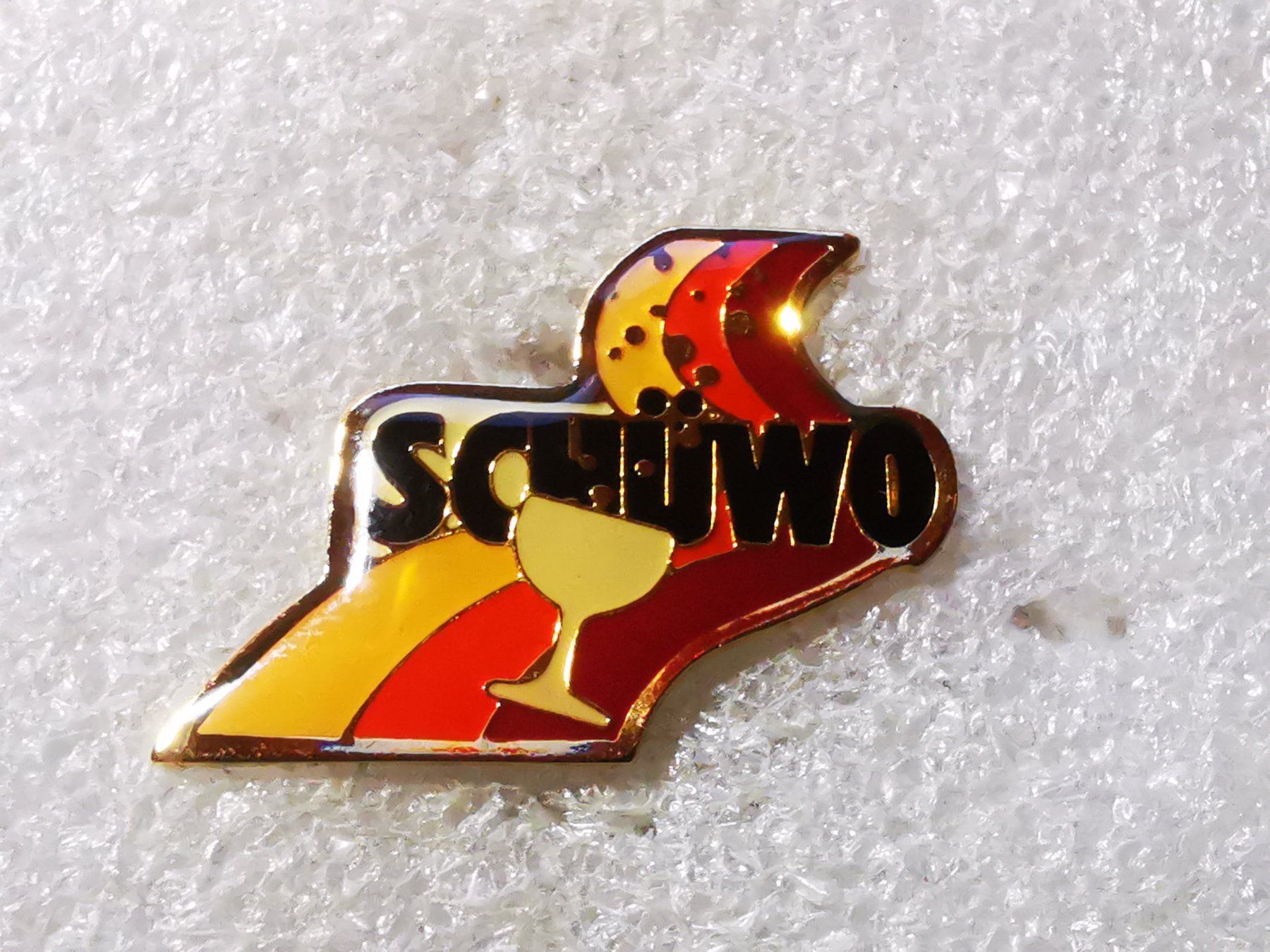 Plaketten & Abzeichen: Ansteckpin 111: Schüwo – Gebraucht aus Oppligen von Pin-Fall-Shop