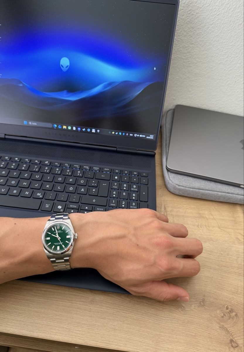 Rolex Uhren: Rolex Oyster Perpetual 36 Green Full Set – Gebraucht aus Liestal von marn_o 8