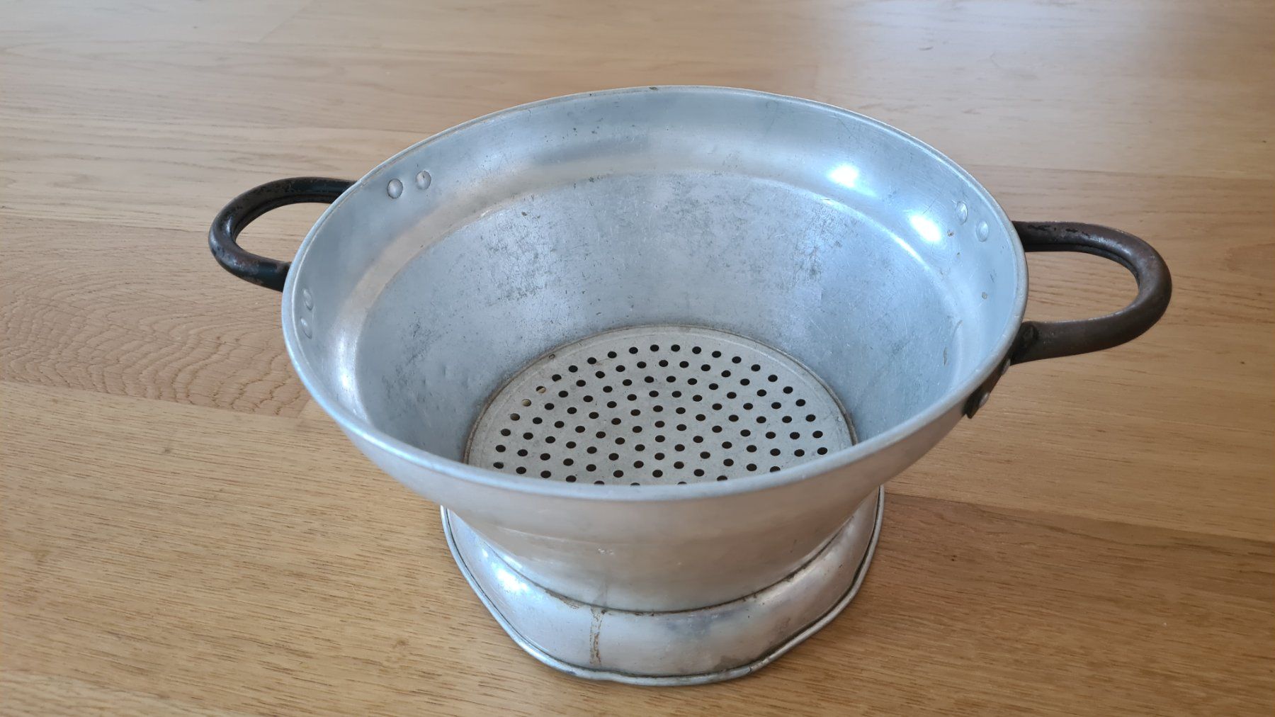 Sigg Küchengeräte: Vintage SIGG Schweiz Aluminium Küchen Sieb – Gebraucht aus Winterthur von stufaphi