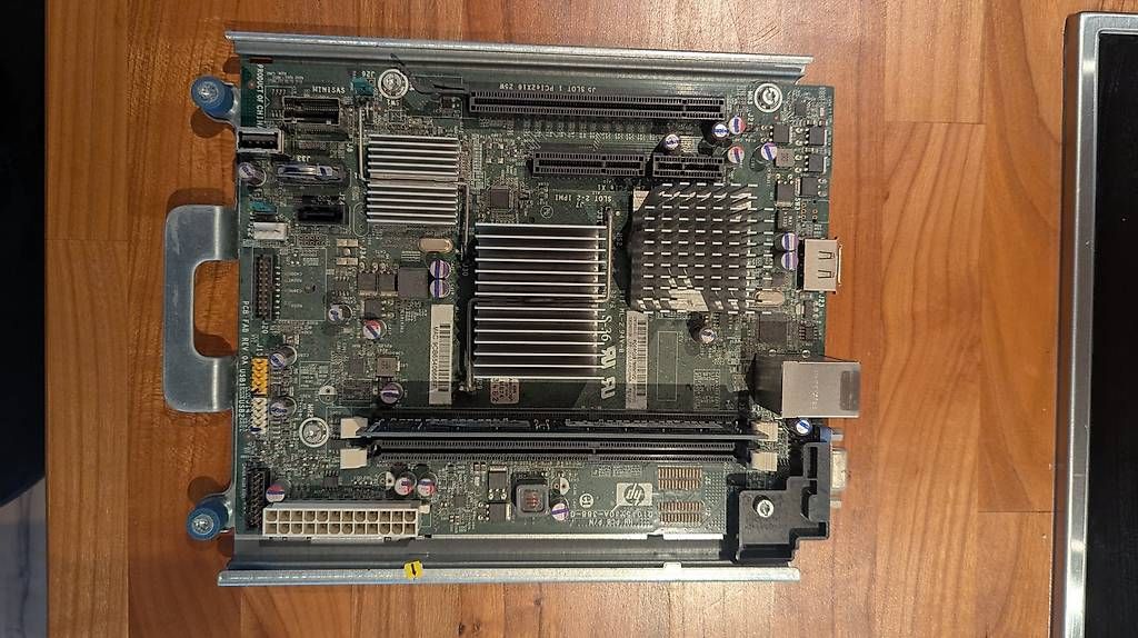 Serveurs: HP ProLiant MicroServer N40L – D'occasion à Heiden par kev_k2r7 1