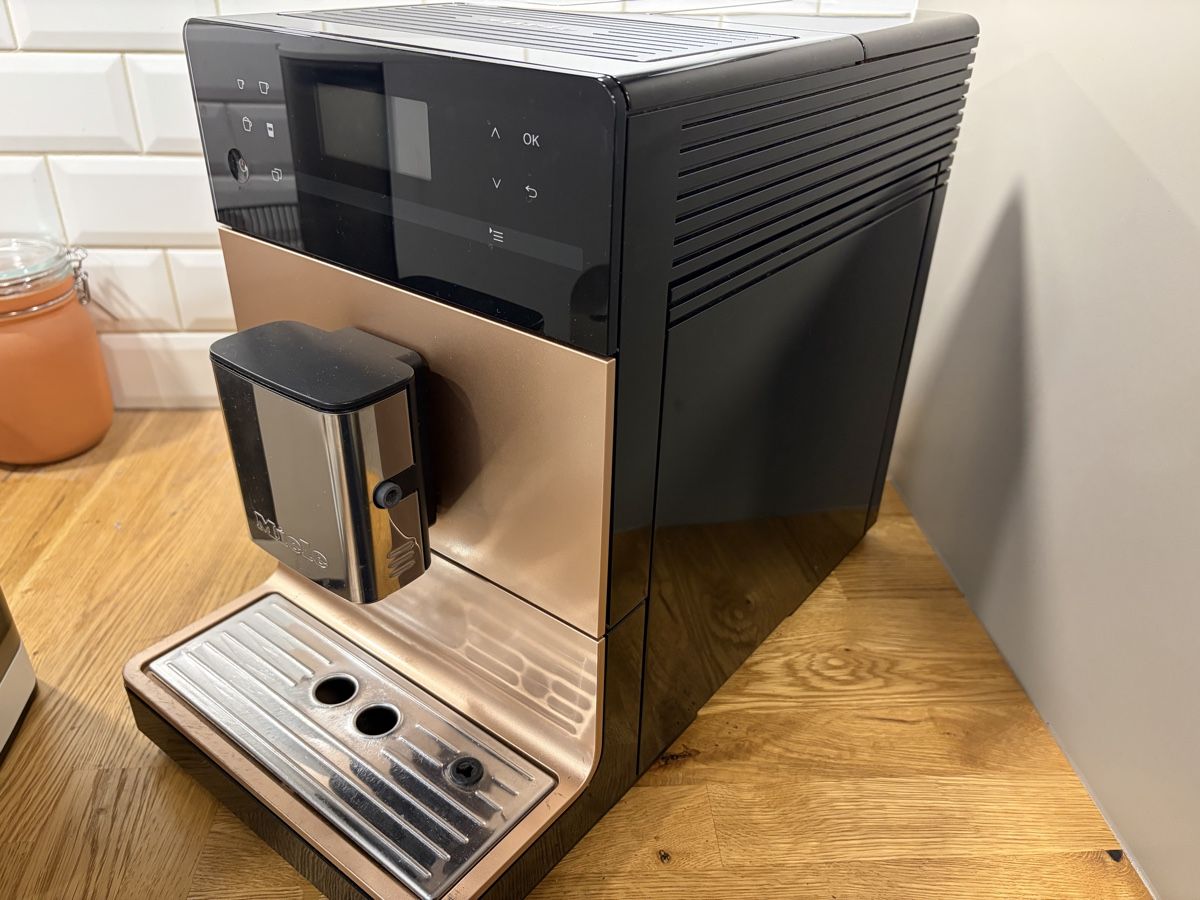 Miele Macchine per caffè & Macchine per espresso: Kaffeemaschine MIELE CM5510 Roségold – Difettoso da Wetzikon ZH venduto da Clickcz 1