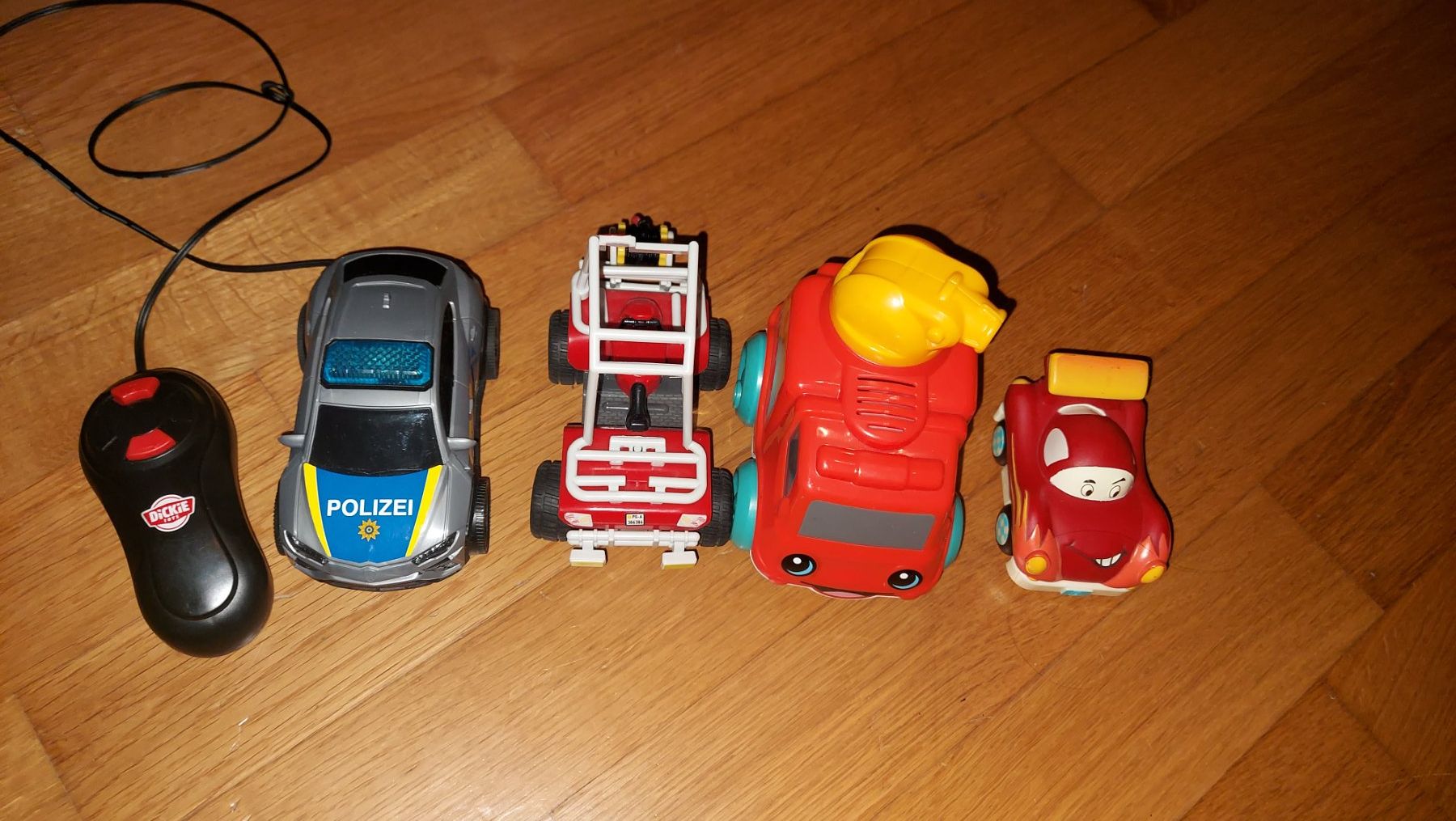 Spielzeuge: 4 Kinderspielzeug Autos – Gebraucht aus Hohenrain von magiclocke