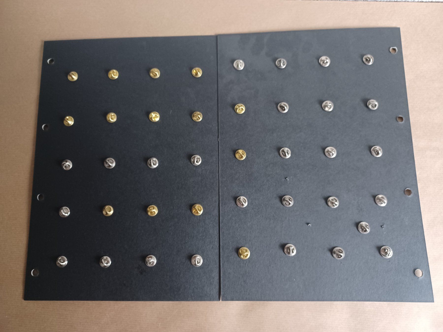 Swiss Placchette & Badge: d/40+ verschiedene Pins Blick/Käferli mit Verschluss – Usato da Hagendorn venduto da siwasi3 3