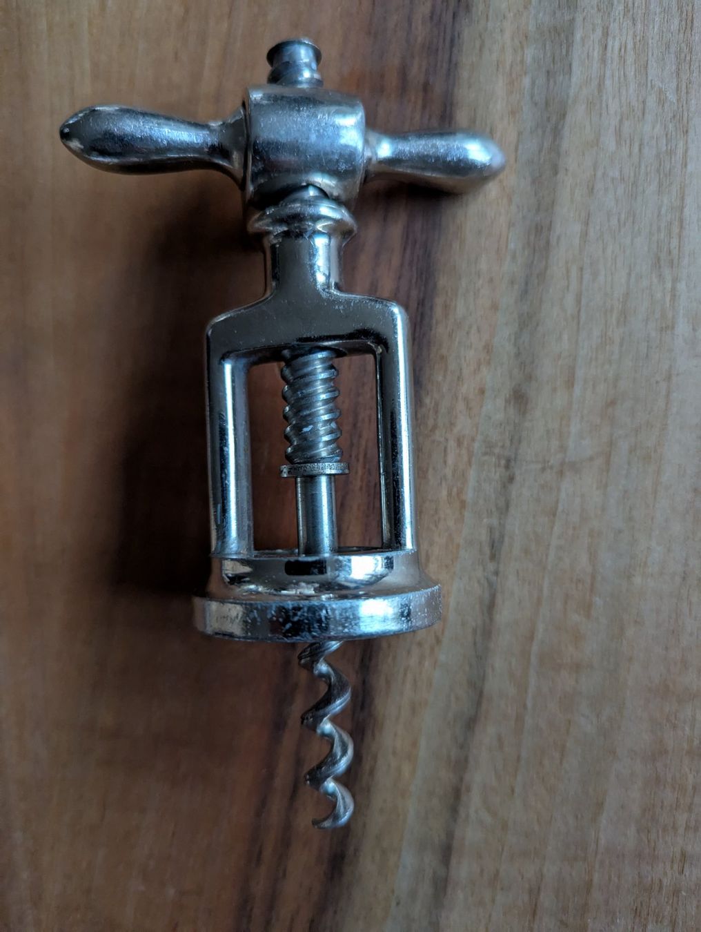 Apribottiglie & Tappi per chiusura: Wein Korkenzieher Metall Chrom Vintage – Usato da Luzern venduto da Cado12