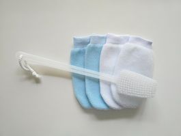 4 Massagehandschuhe und 1 Rückenbürste NEU