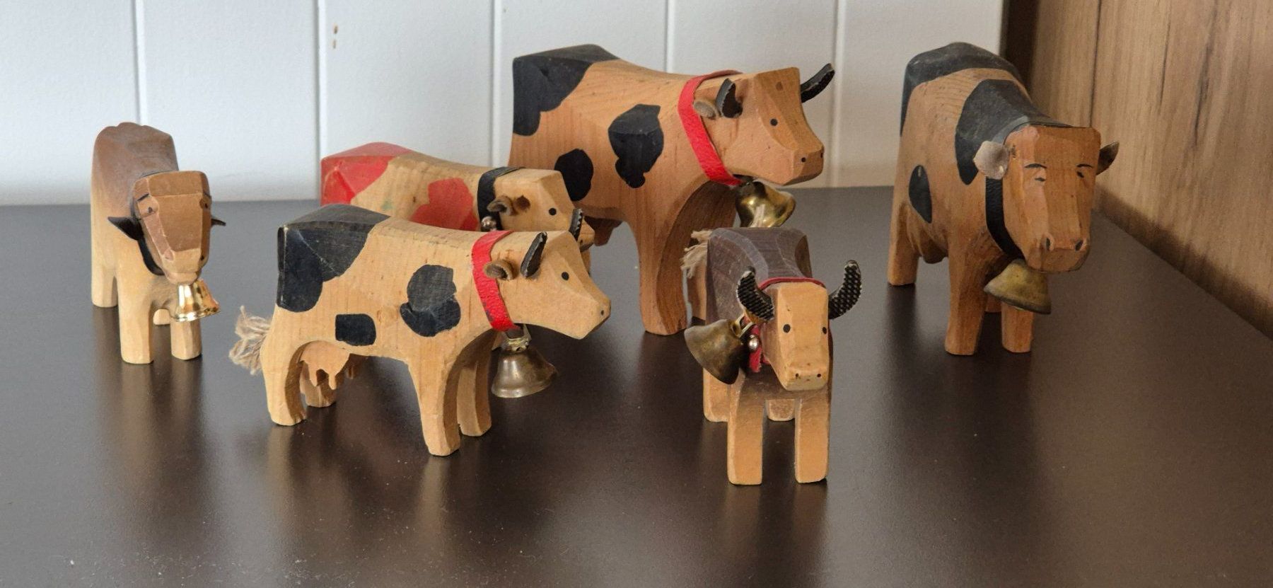 Figurines: 6 Holzfiguren Kühe mit Glocken – D'occasion à Weisslingen par ajnosa56 3